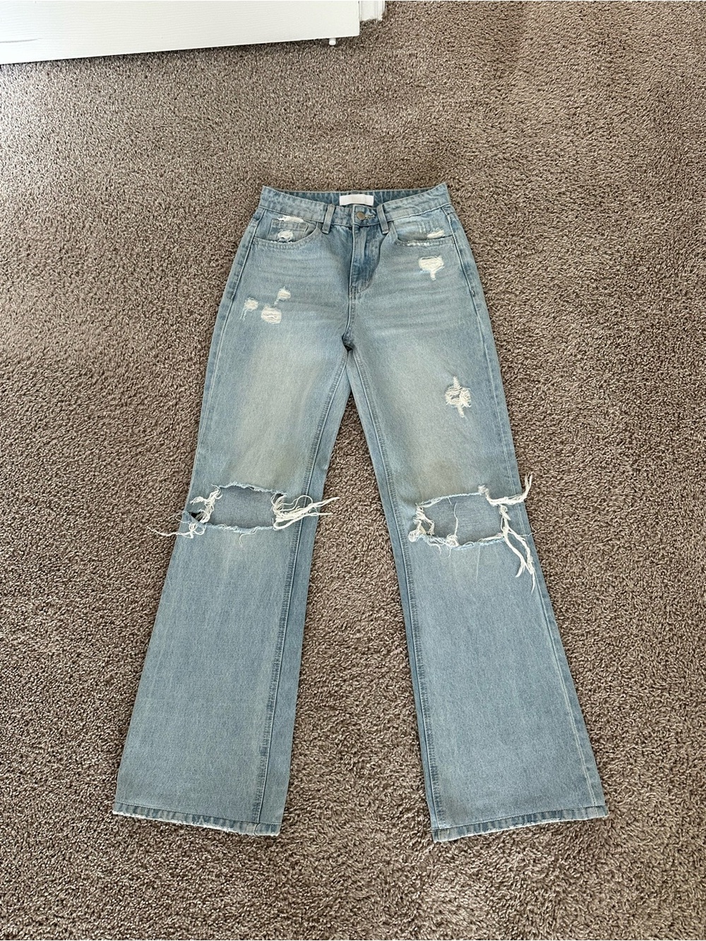 Light Wash Distressed Wide-Leg Jeans for Women - Picture 4 of 6